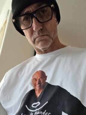 Gitomer Live in Wonder *unauthorized Long Sleeve Tee